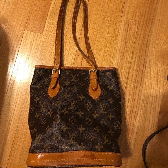 Louis Vuitton - Picture 1 of 5